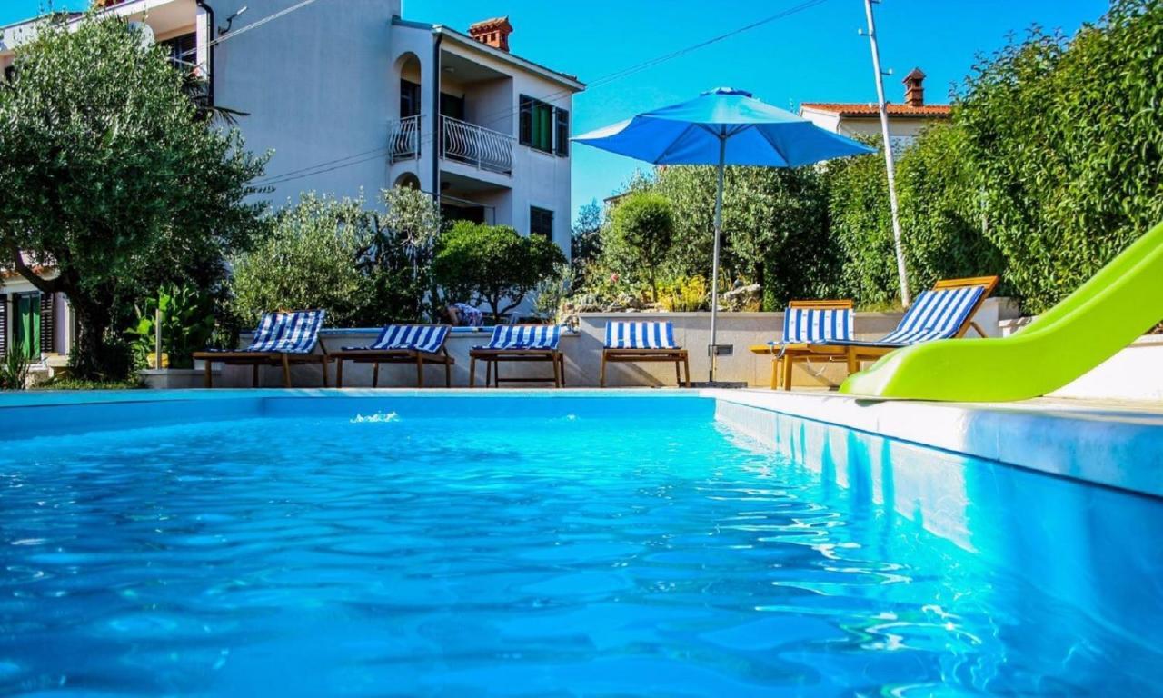 Apartments With A Swimming Pool Pula - 7356 Eksteriør bilde